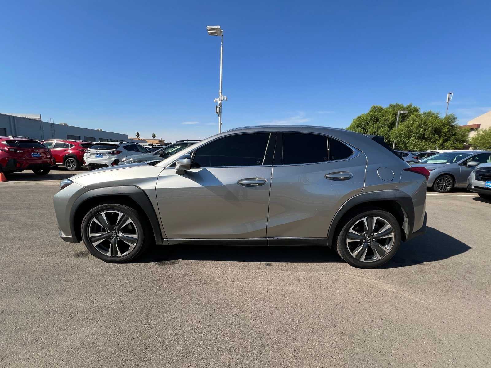 Thumbnail: 2020 Lexus UX - 2