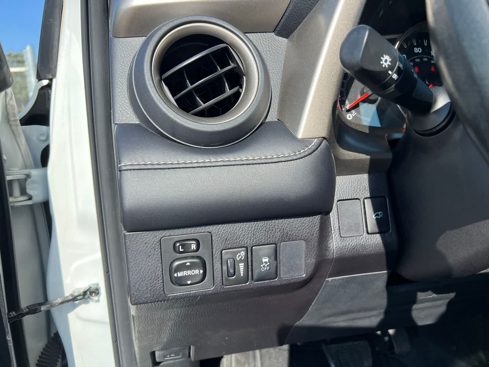 Thumbnail: 2015 Toyota RAV4 - 29