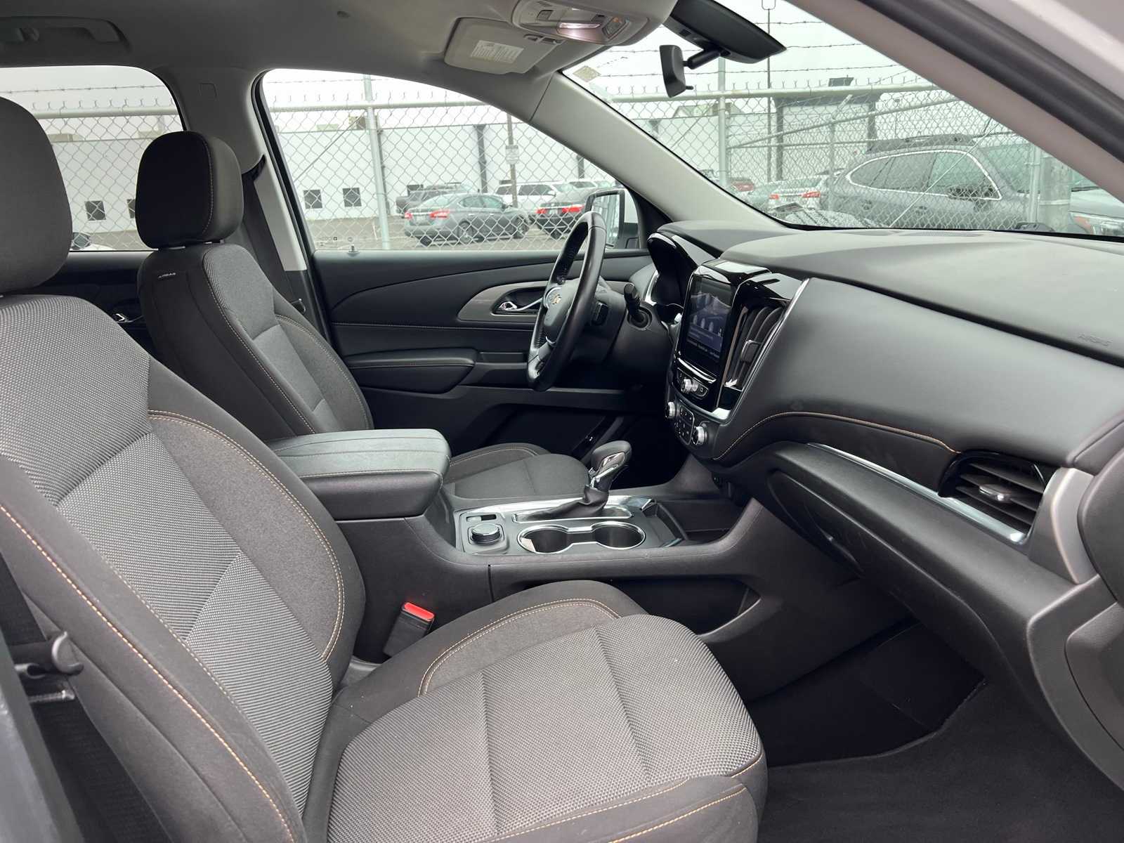 Thumbnail: 2021 Chevrolet Traverse - 26