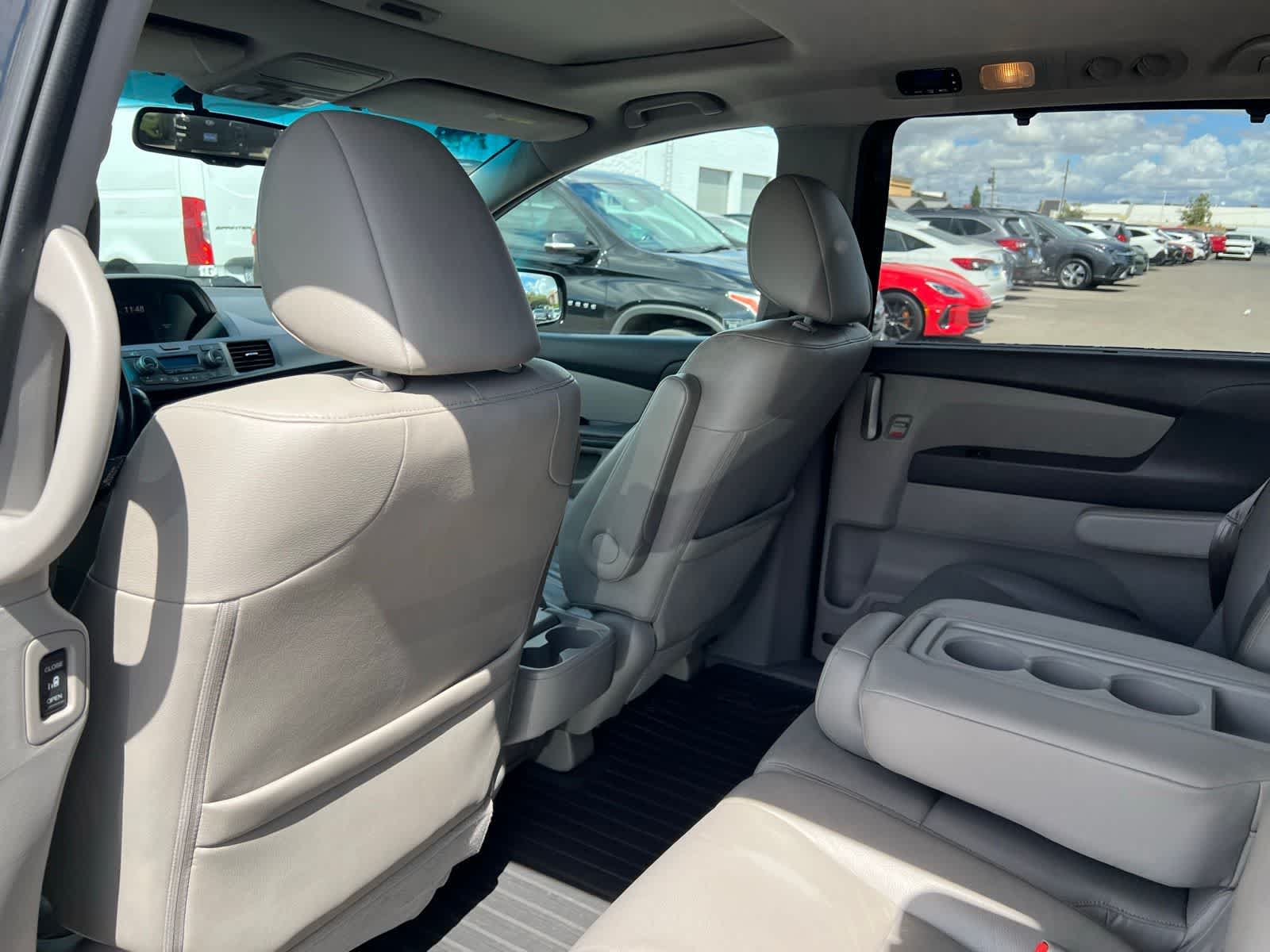 Thumbnail: 2011 Honda Odyssey - 17