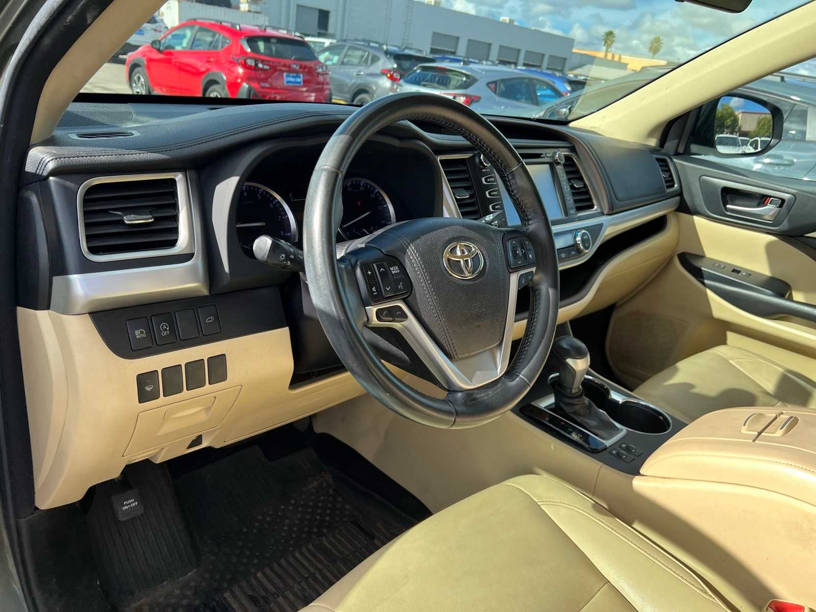 Thumbnail: 2018 Toyota Highlander - 14