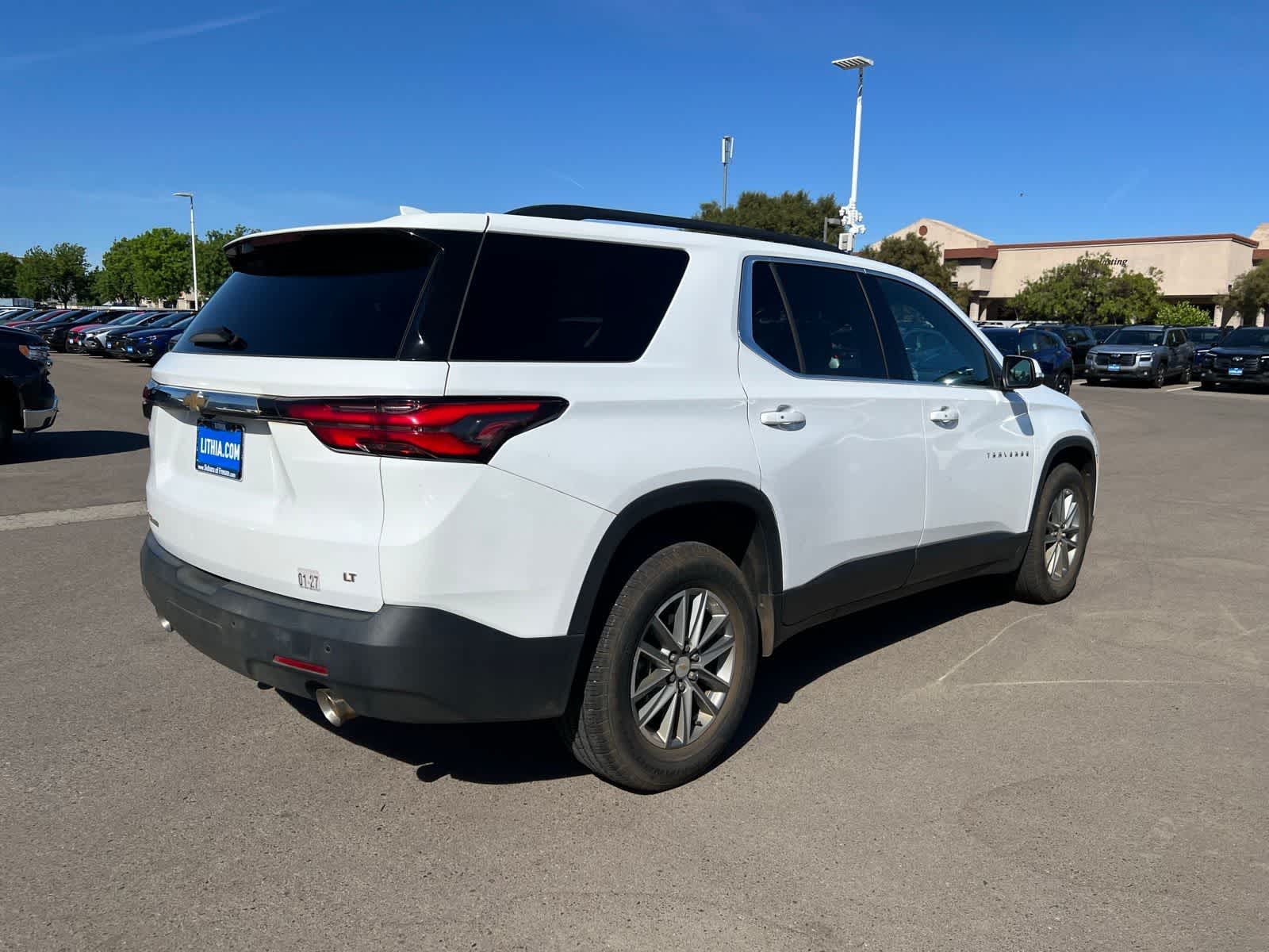 Thumbnail: 2023 Chevrolet Traverse - 9