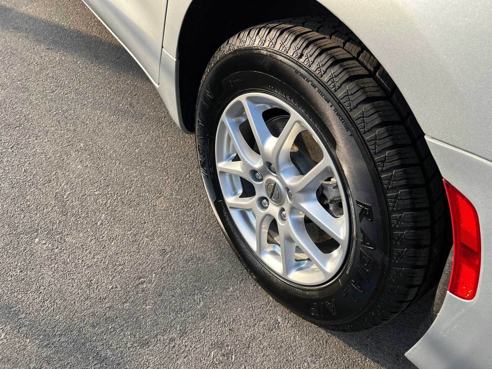 Thumbnail: 2023 Chrysler Voyager - 16