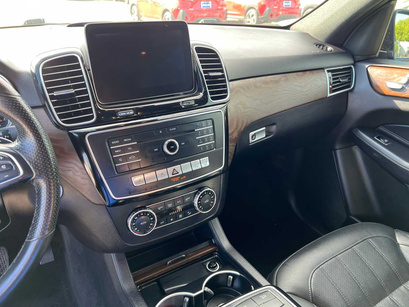 Thumbnail: 2016 Mercedes-Benz GLE - 38