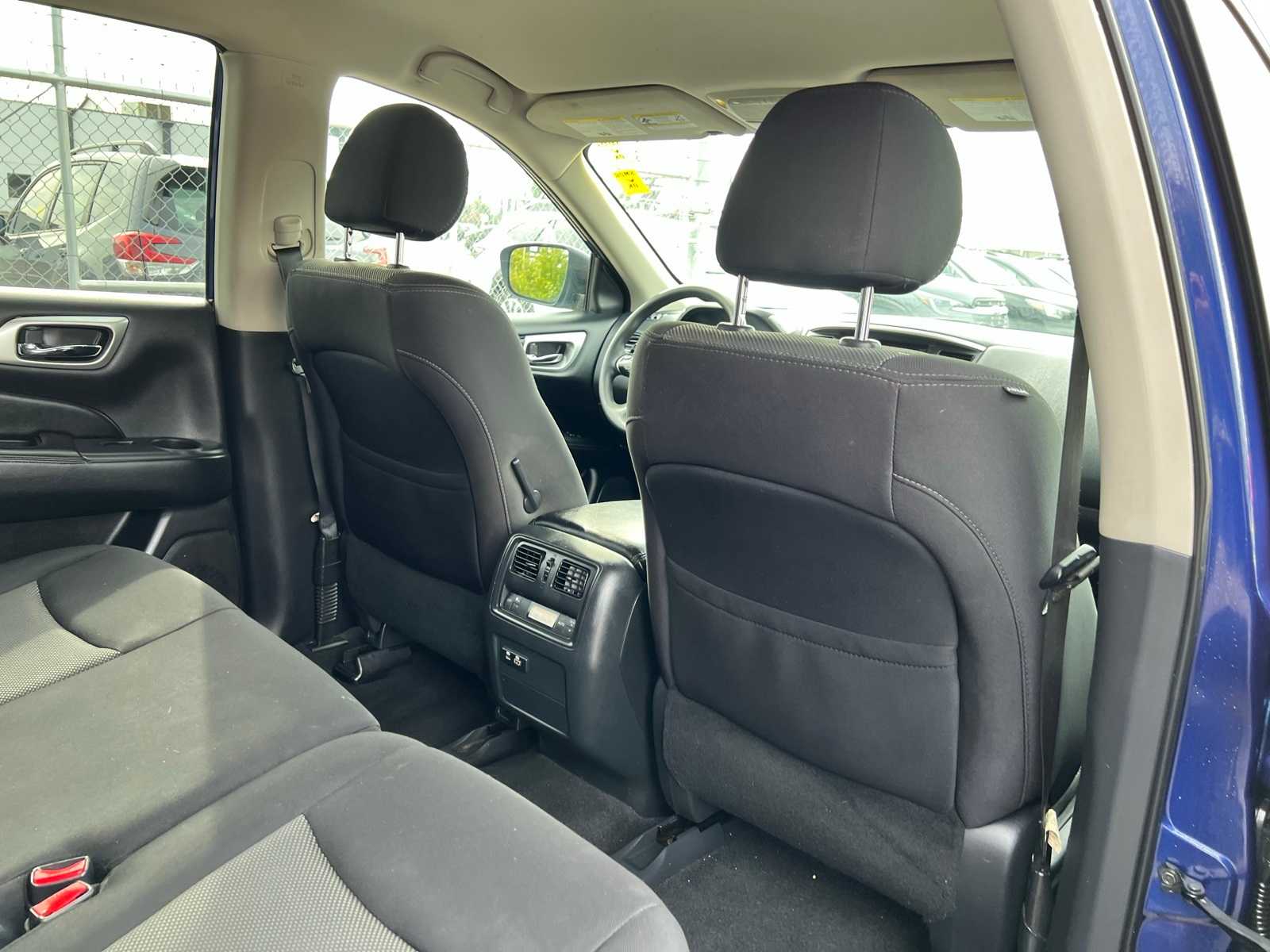 Thumbnail: 2020 Nissan Pathfinder - 21