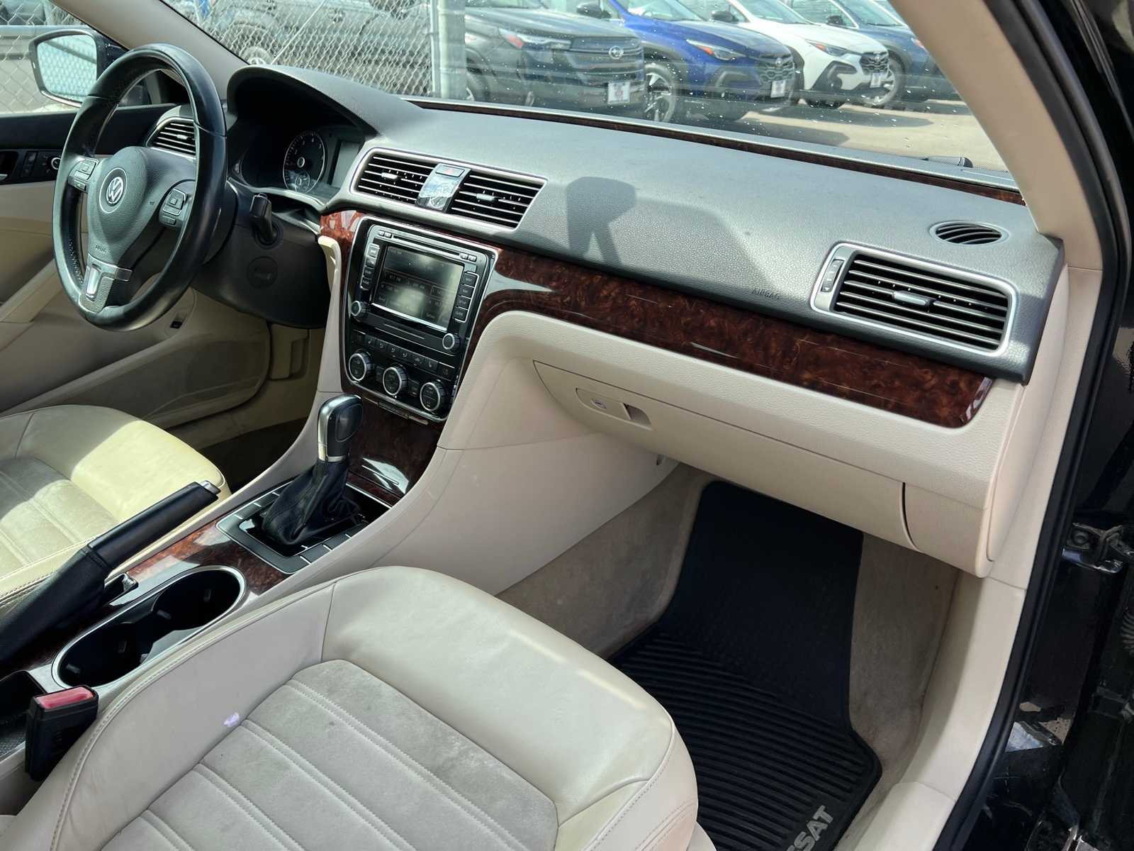 Thumbnail: 2013 Volkswagen Passat - 26