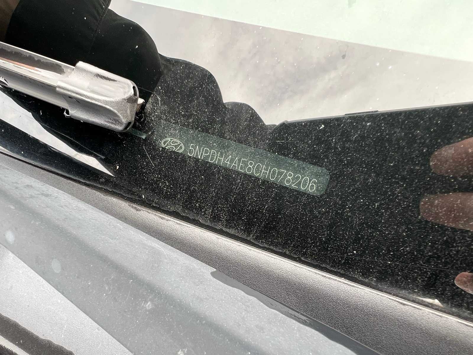 Thumbnail: 2012 Hyundai Elantra - 37