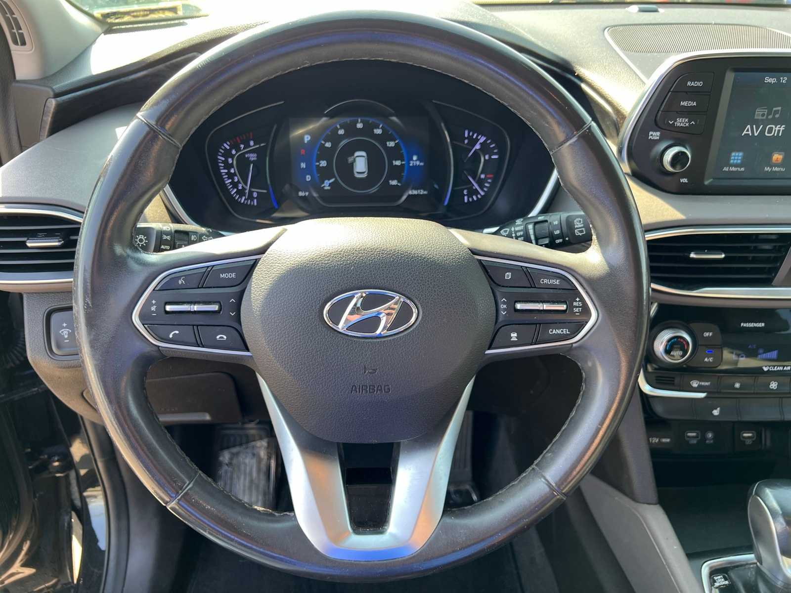 Thumbnail: 2019 Hyundai Santa Fe - 29