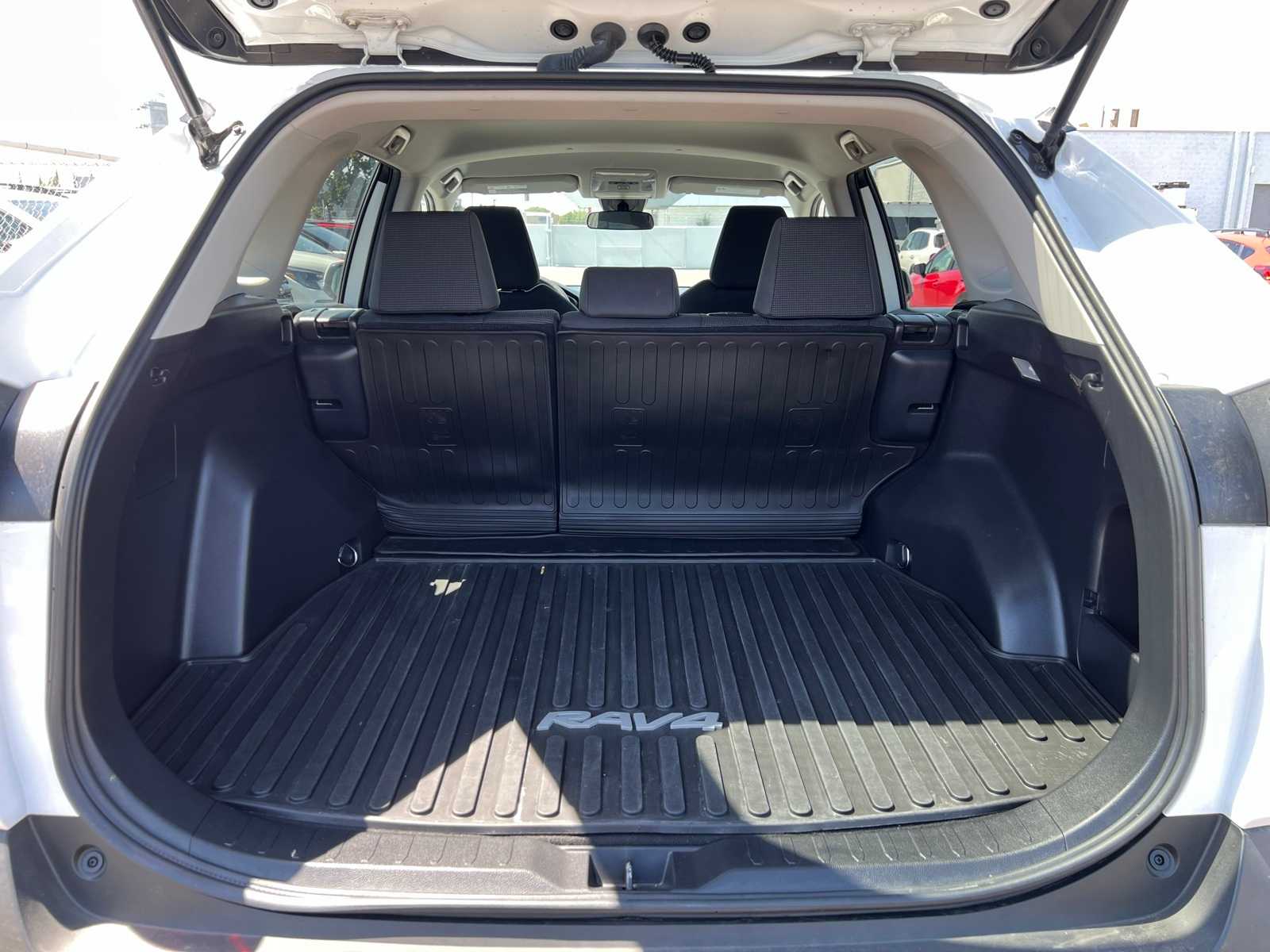 Thumbnail: 2021 Toyota RAV4 - 8