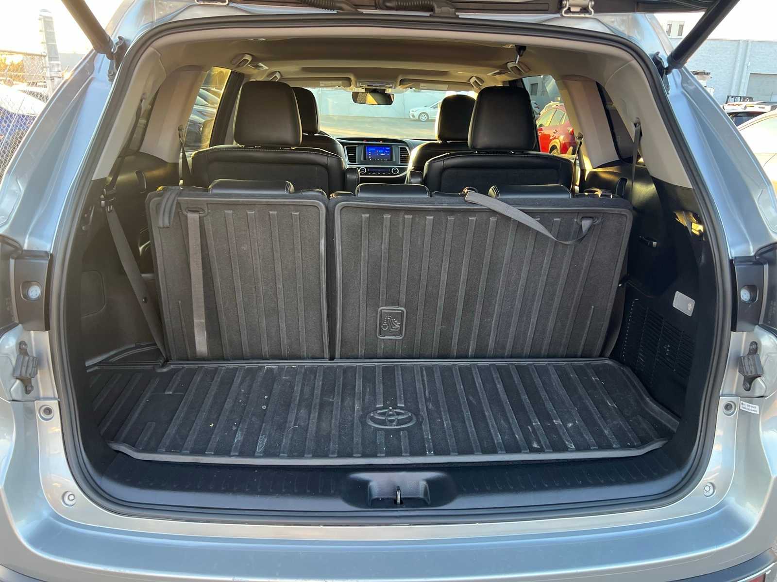 Thumbnail: 2017 Toyota Highlander - 7