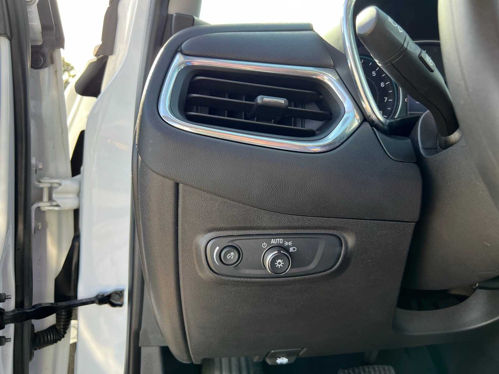 Thumbnail: 2020 Chevrolet Equinox - 33