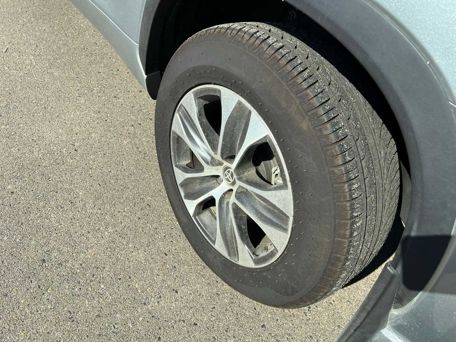 Thumbnail: 2021 Toyota Highlander - 18