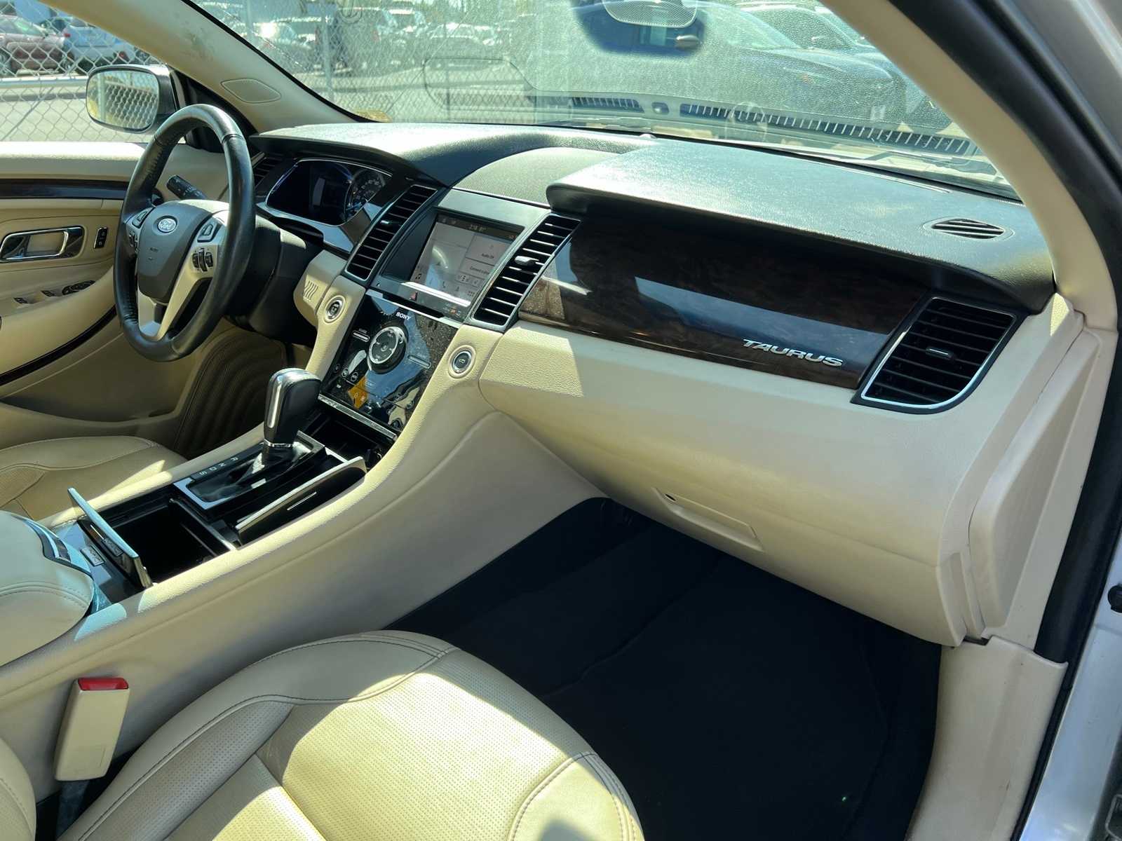 Thumbnail: 2019 Ford Taurus - 26
