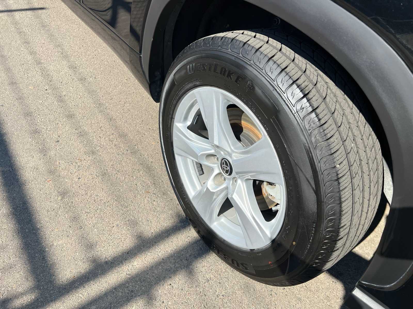 Thumbnail: 2023 Toyota Highlander - 17