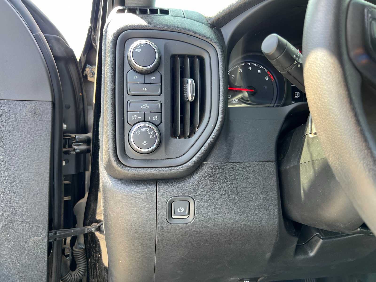 Thumbnail: 2021 Chevrolet Silverado 2500 - 29