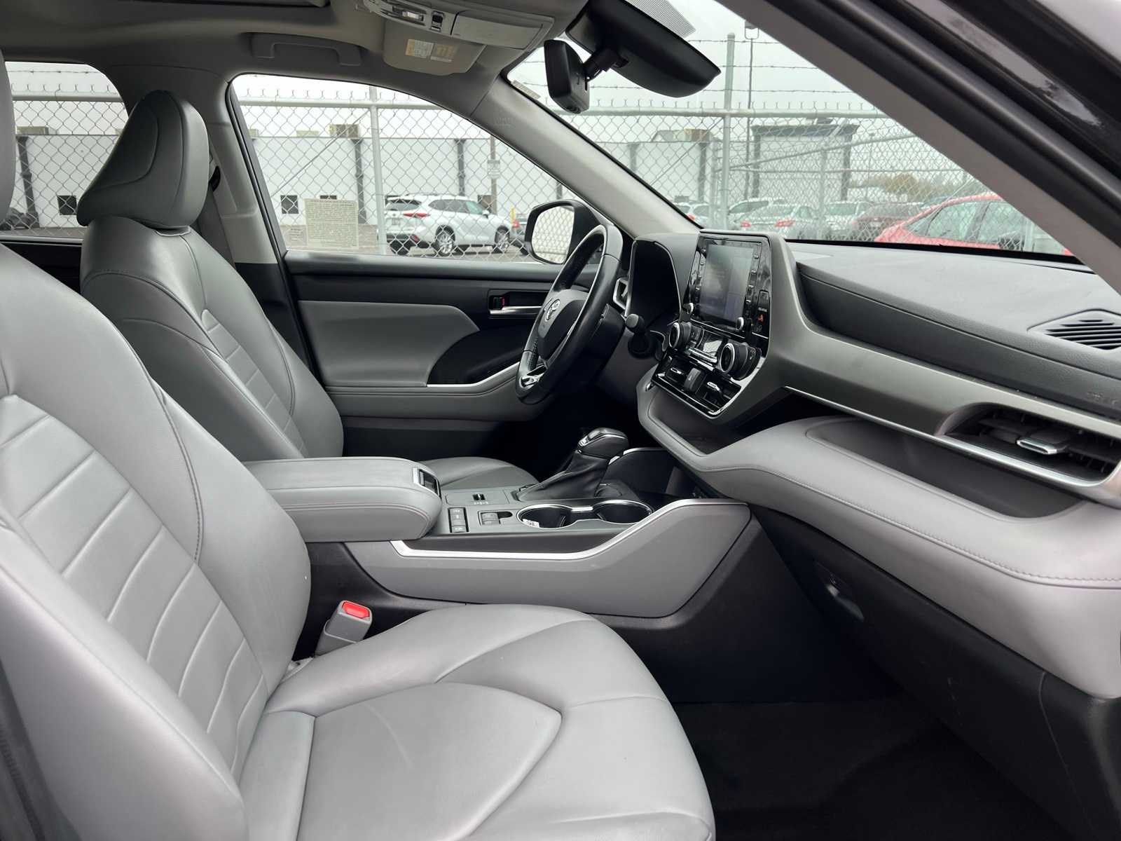 Thumbnail: 2021 Toyota Highlander - 27