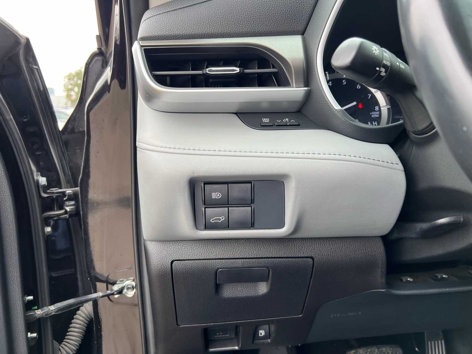 Thumbnail: 2021 Toyota Highlander - 33