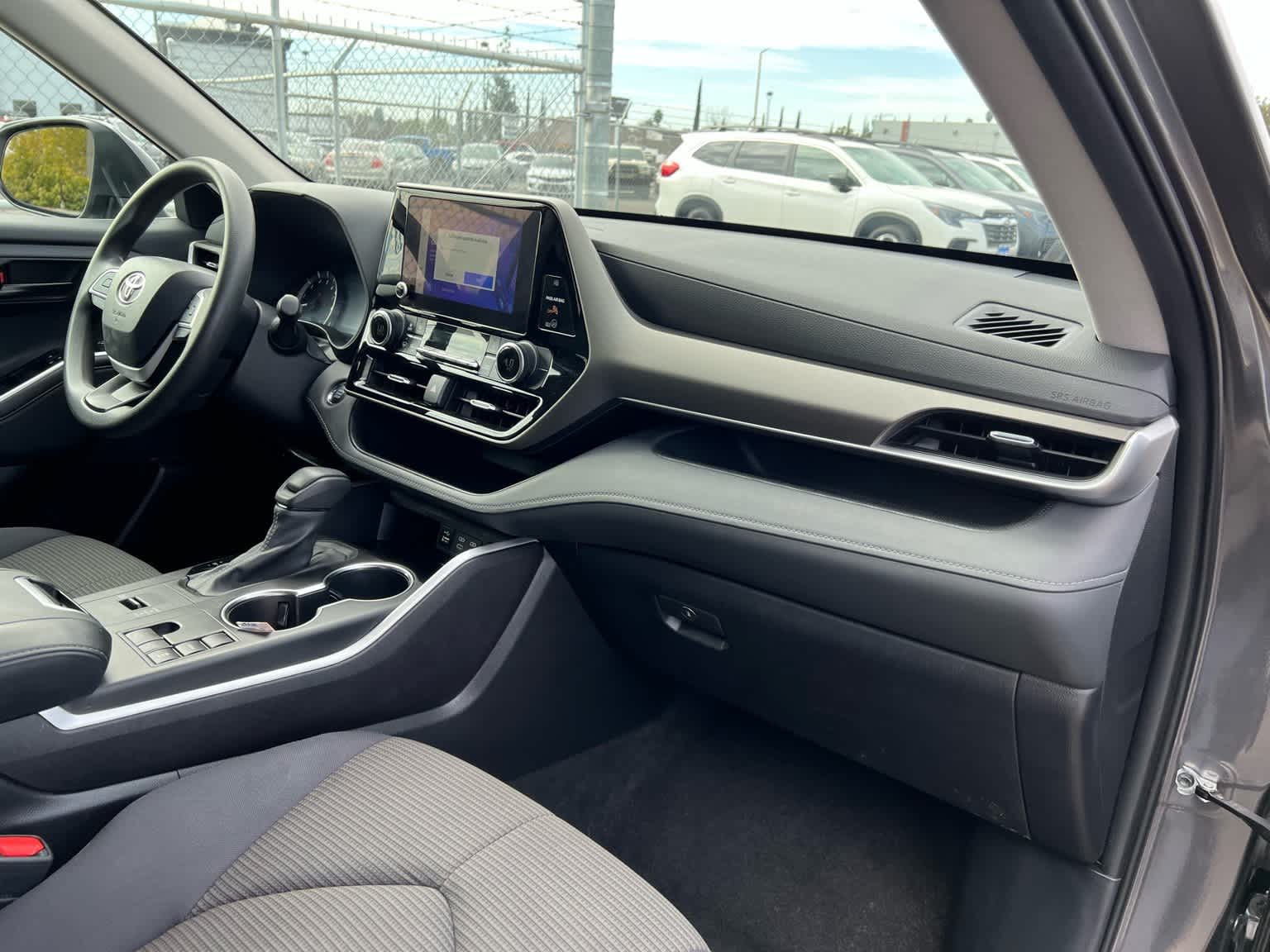 Thumbnail: 2023 Toyota Highlander - 25