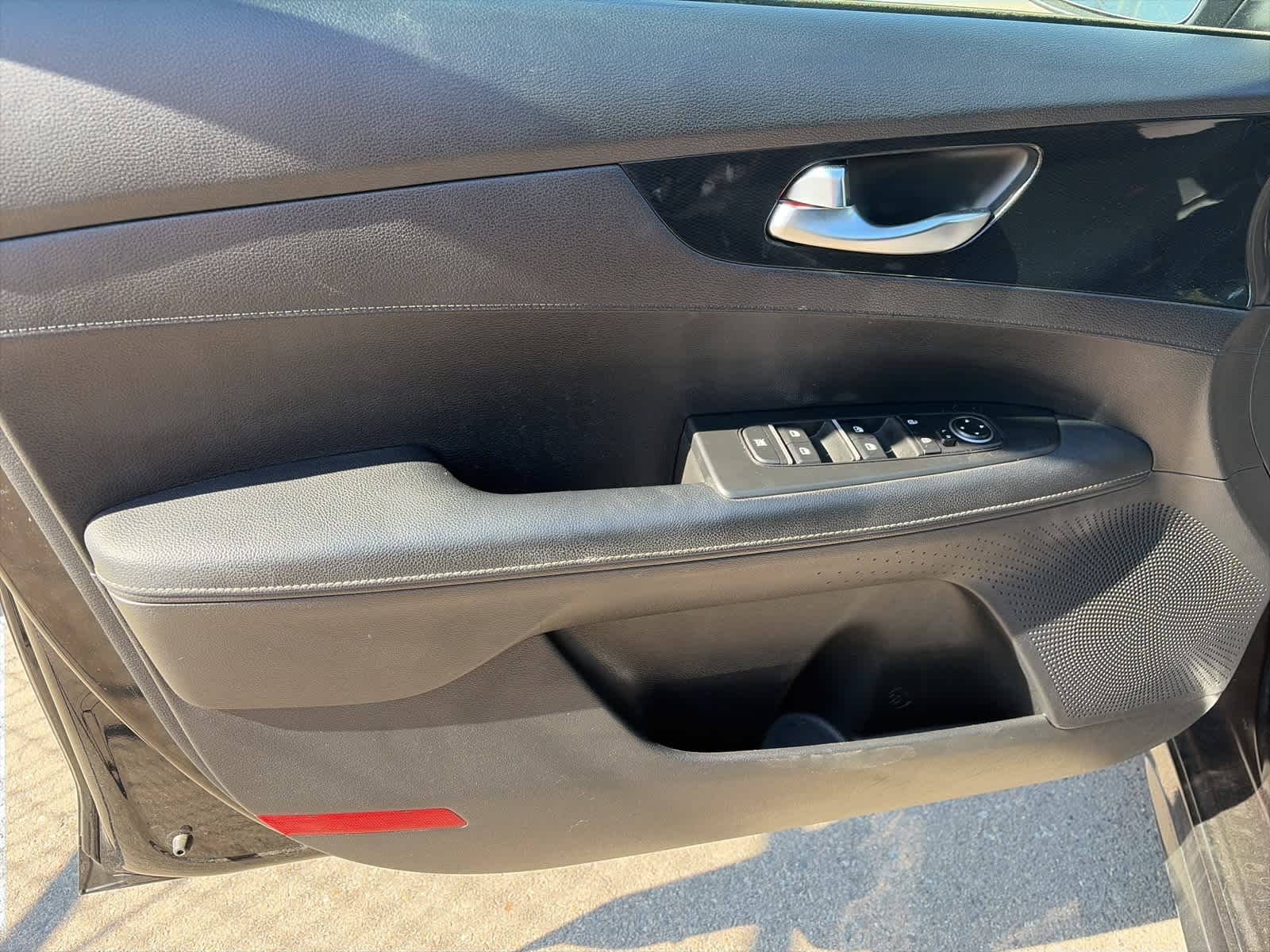 Thumbnail: 2022 Kia Forte - 22