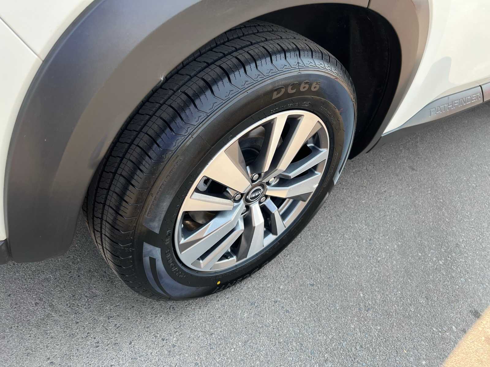 Thumbnail: 2022 Nissan Pathfinder - 21