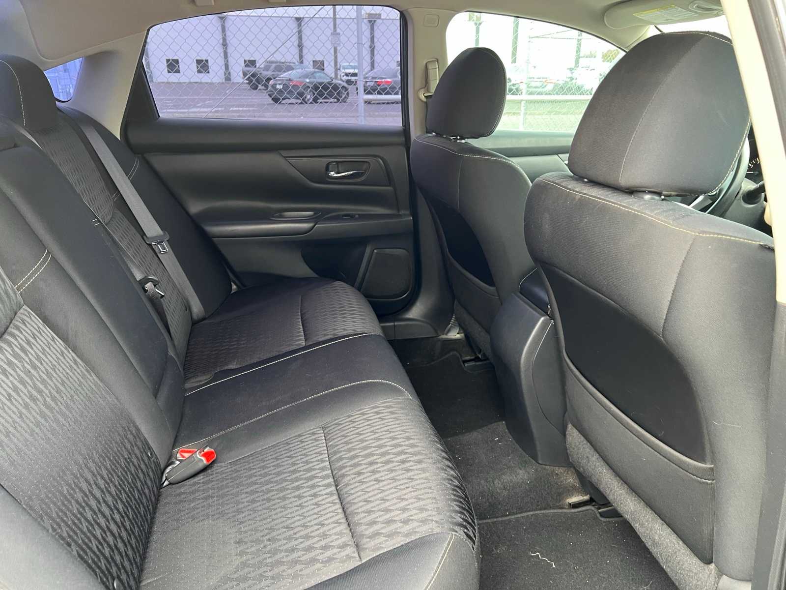 Thumbnail: 2017 Nissan Altima - 22