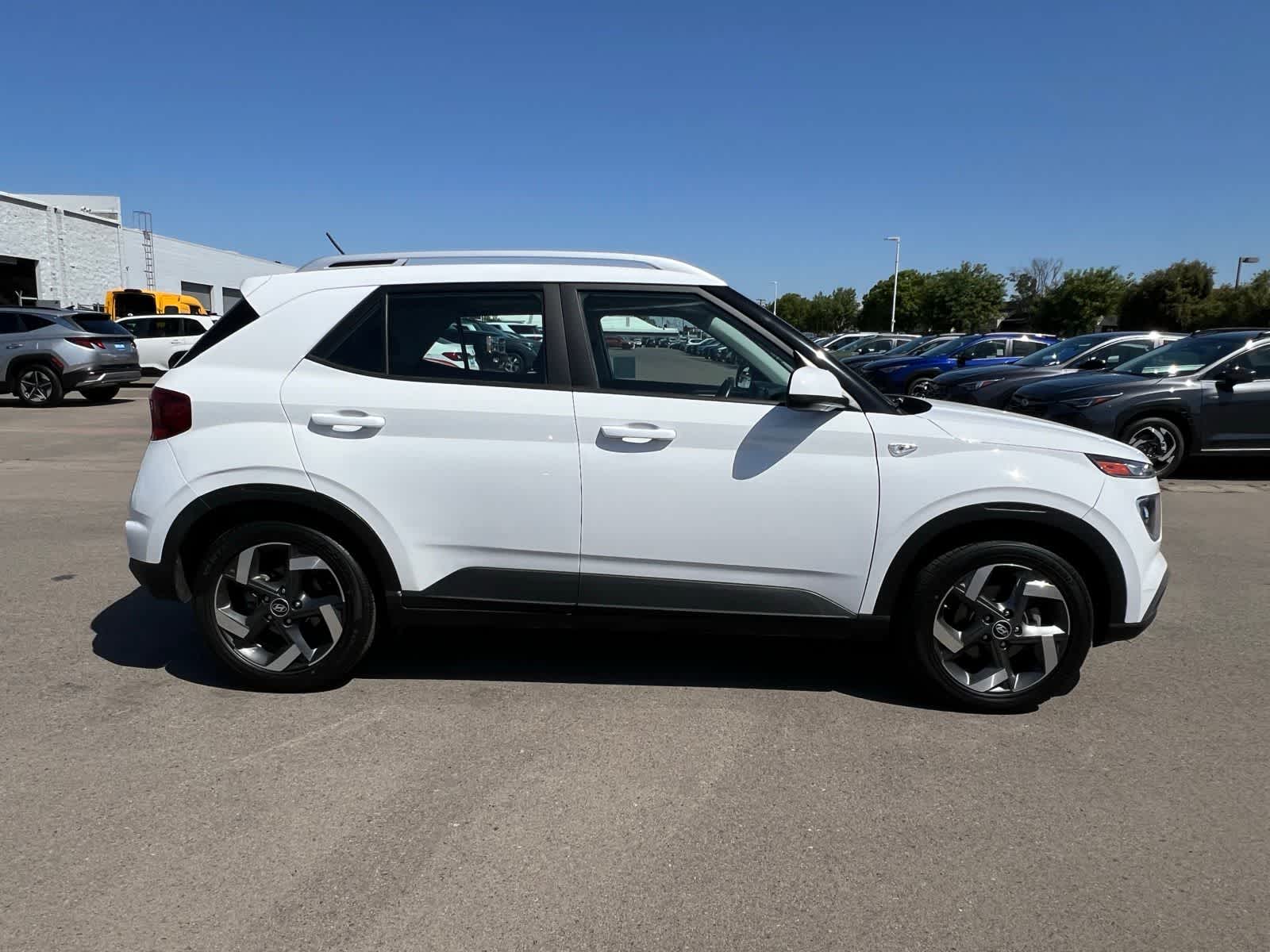 Thumbnail: 2023 Hyundai Venue - 8