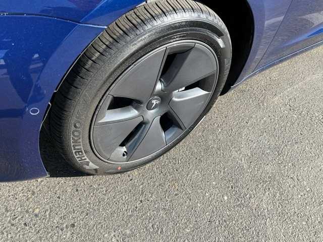 Thumbnail: 2022 Tesla Model 3 - 11