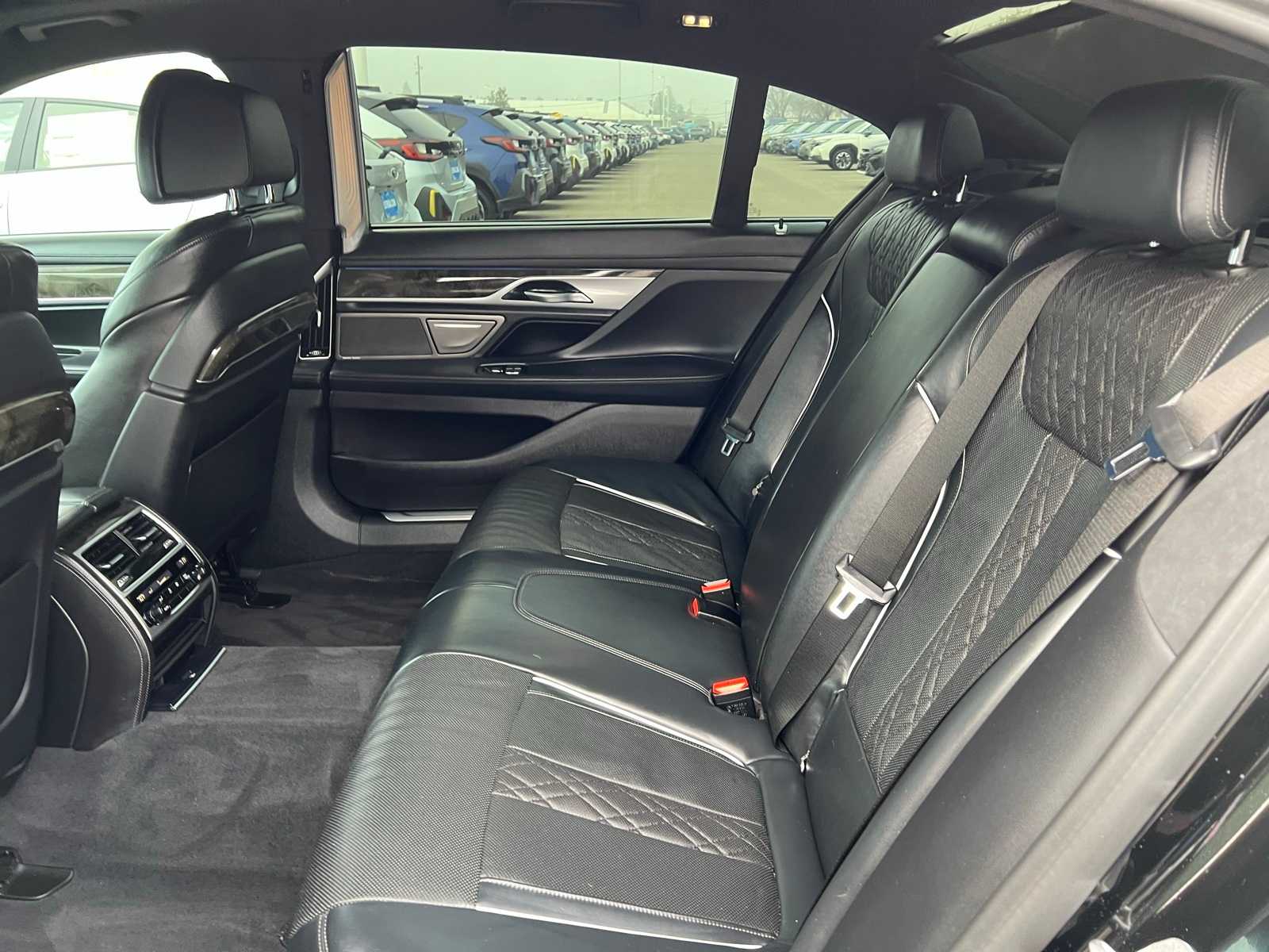 Thumbnail: 2021 BMW 7 Series - 18