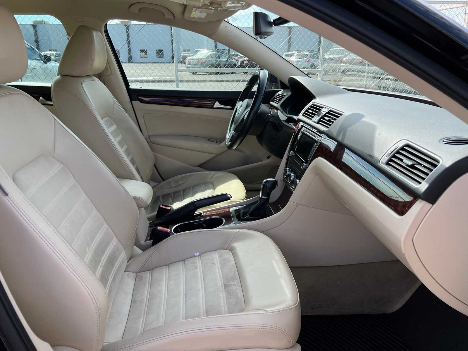 Thumbnail: 2013 Volkswagen Passat - 27