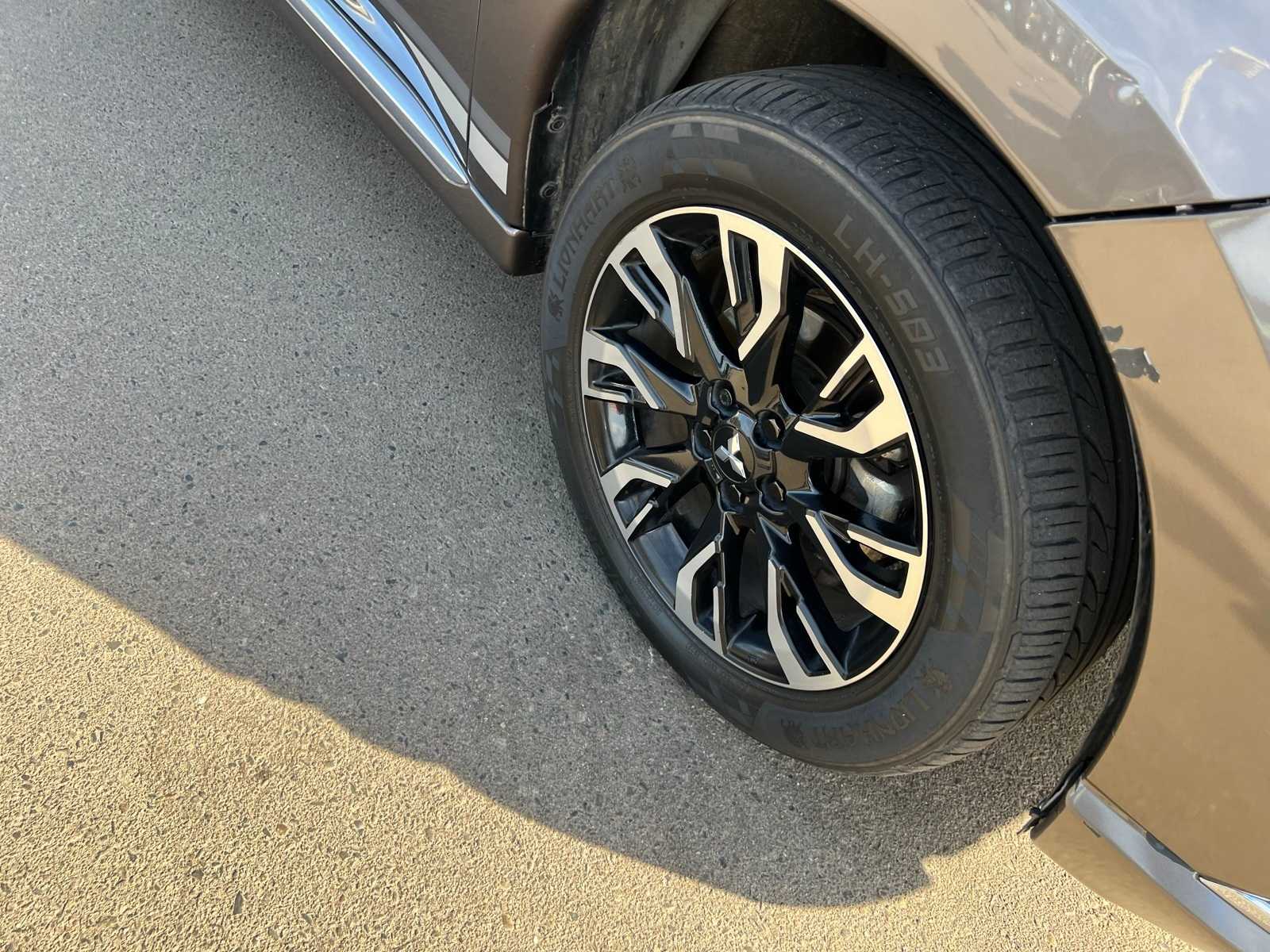 Thumbnail: 2018 Mitsubishi Outlander - 25