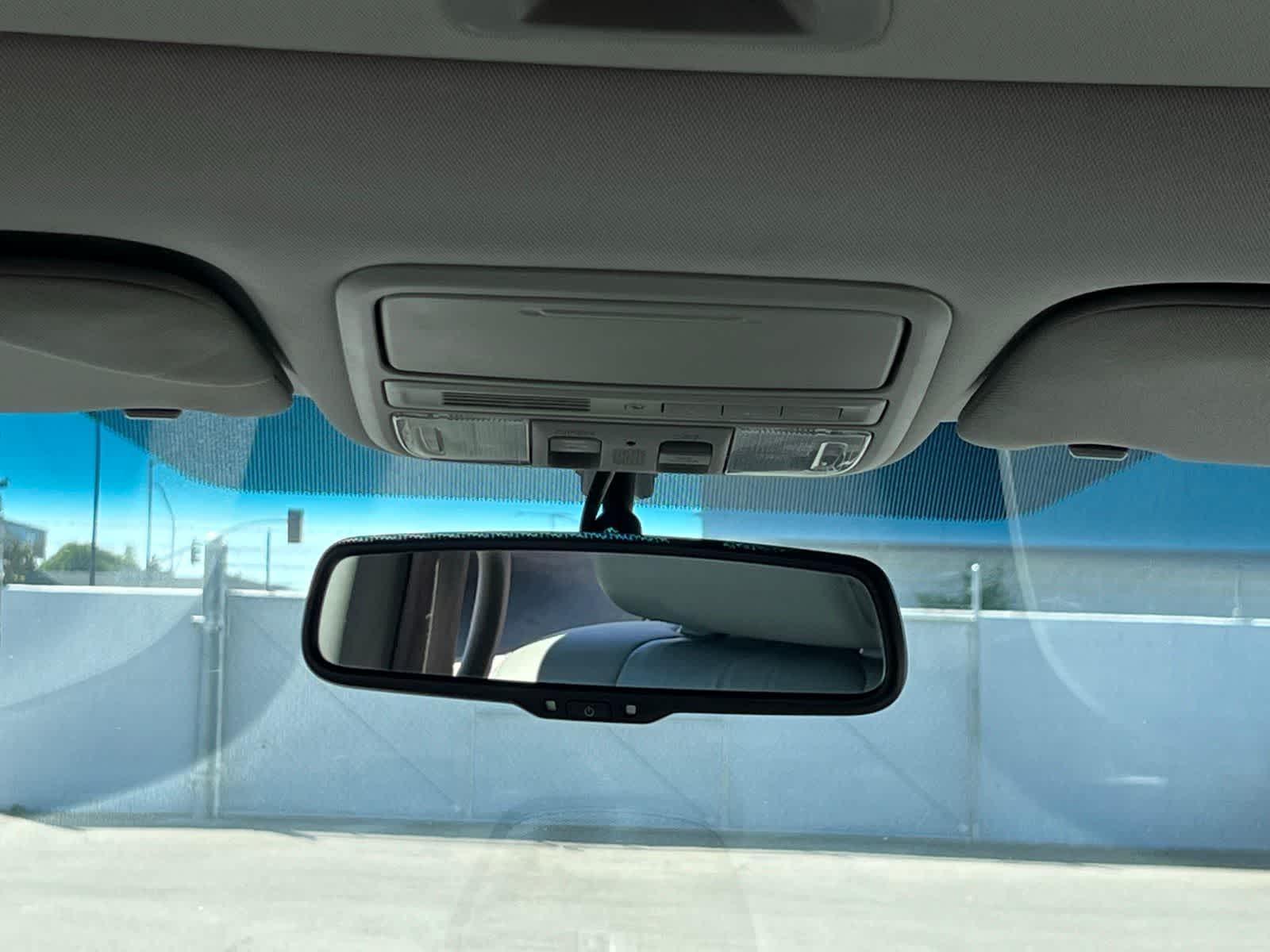 Thumbnail: 2011 Honda Odyssey - 29