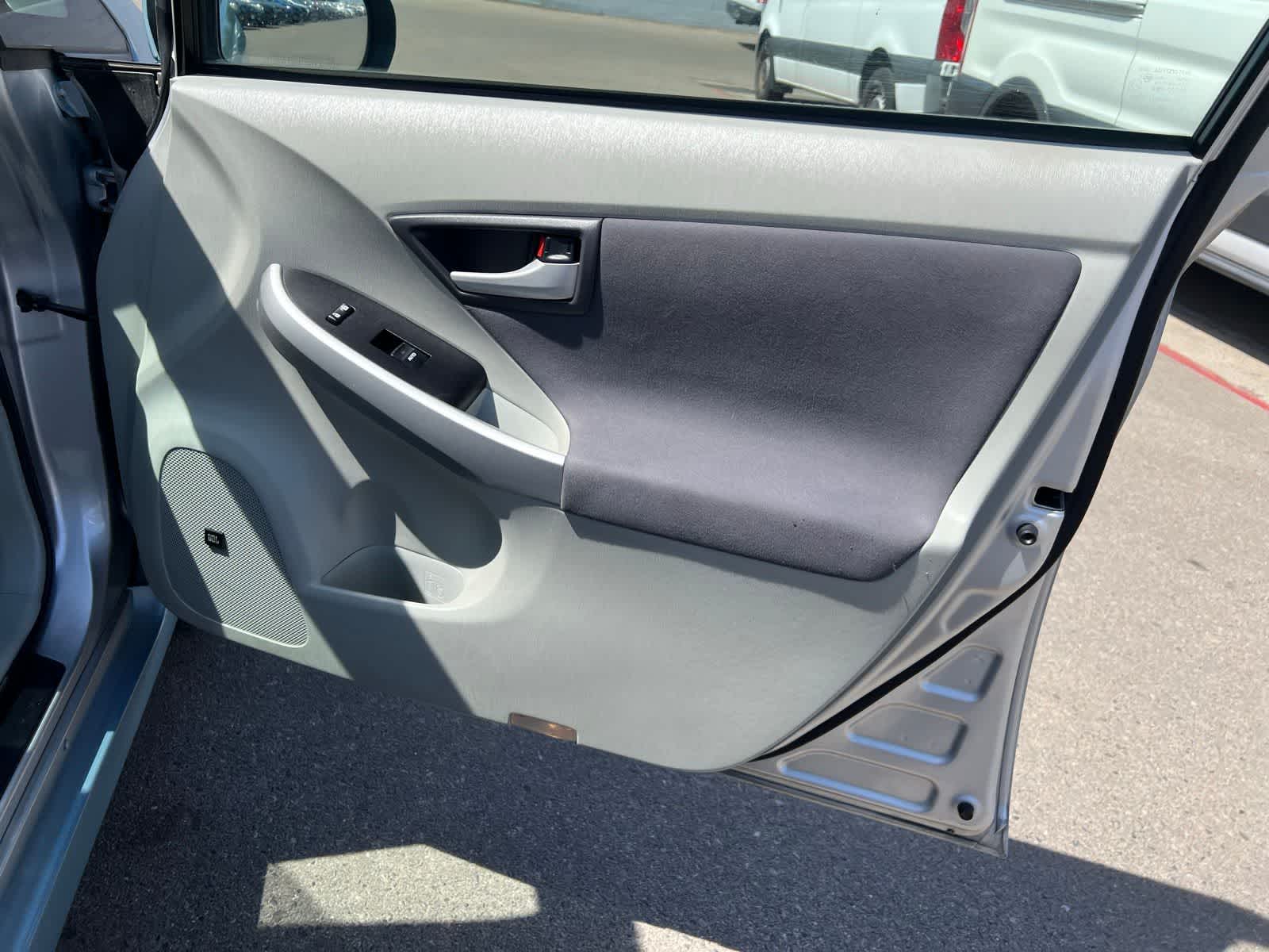 Thumbnail: 2010 Toyota Prius - 28