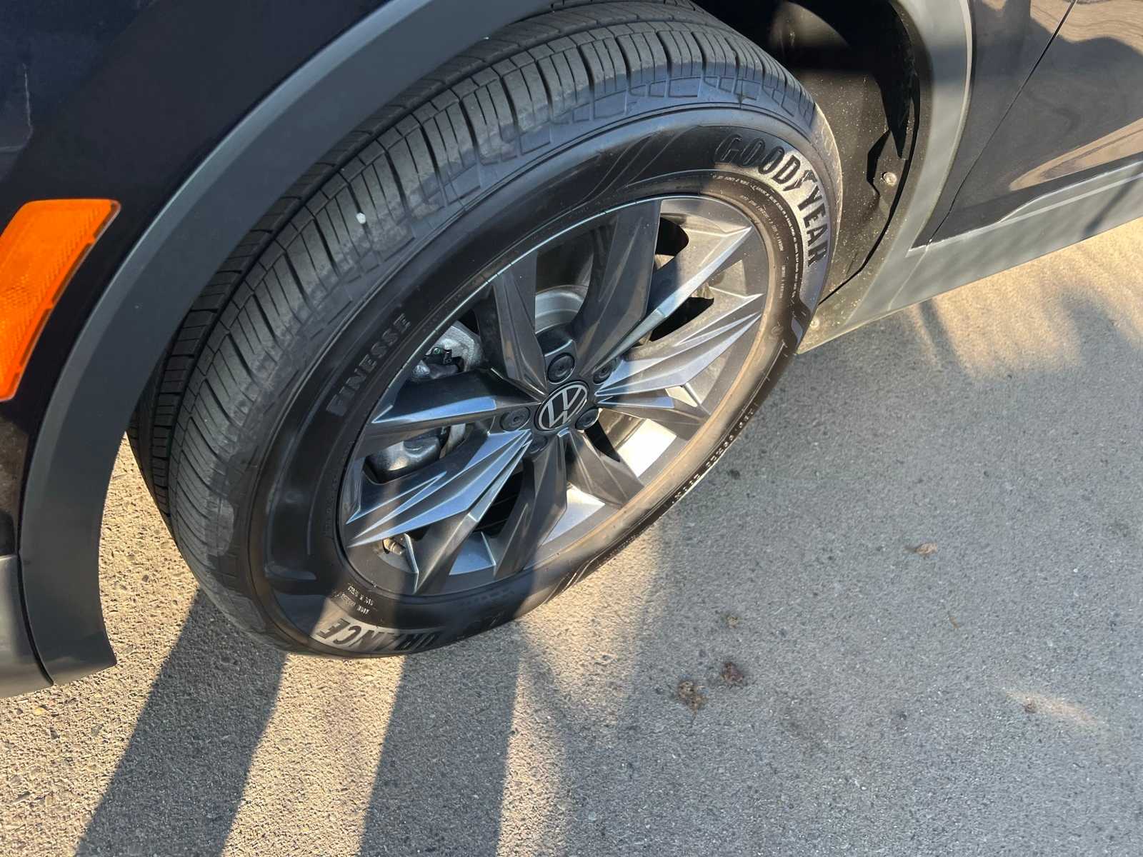 Thumbnail: 2023 Volkswagen Tiguan - 12