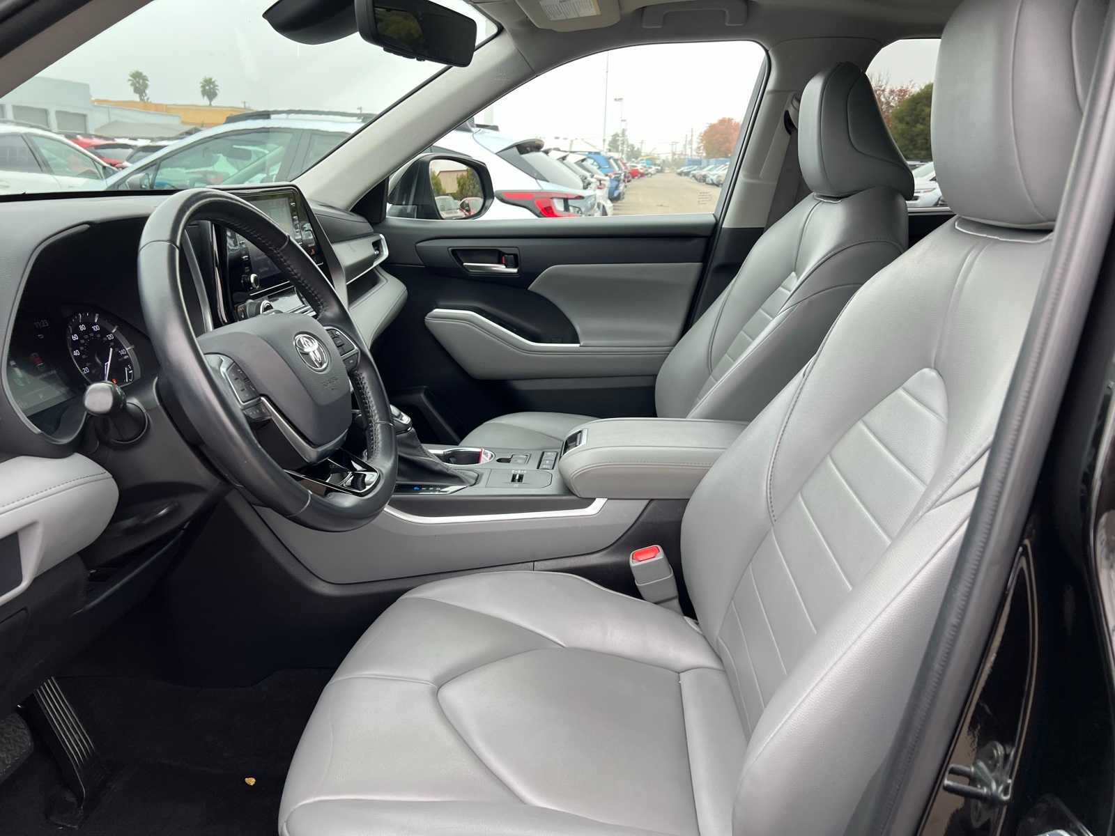 Thumbnail: 2021 Toyota Highlander - 15