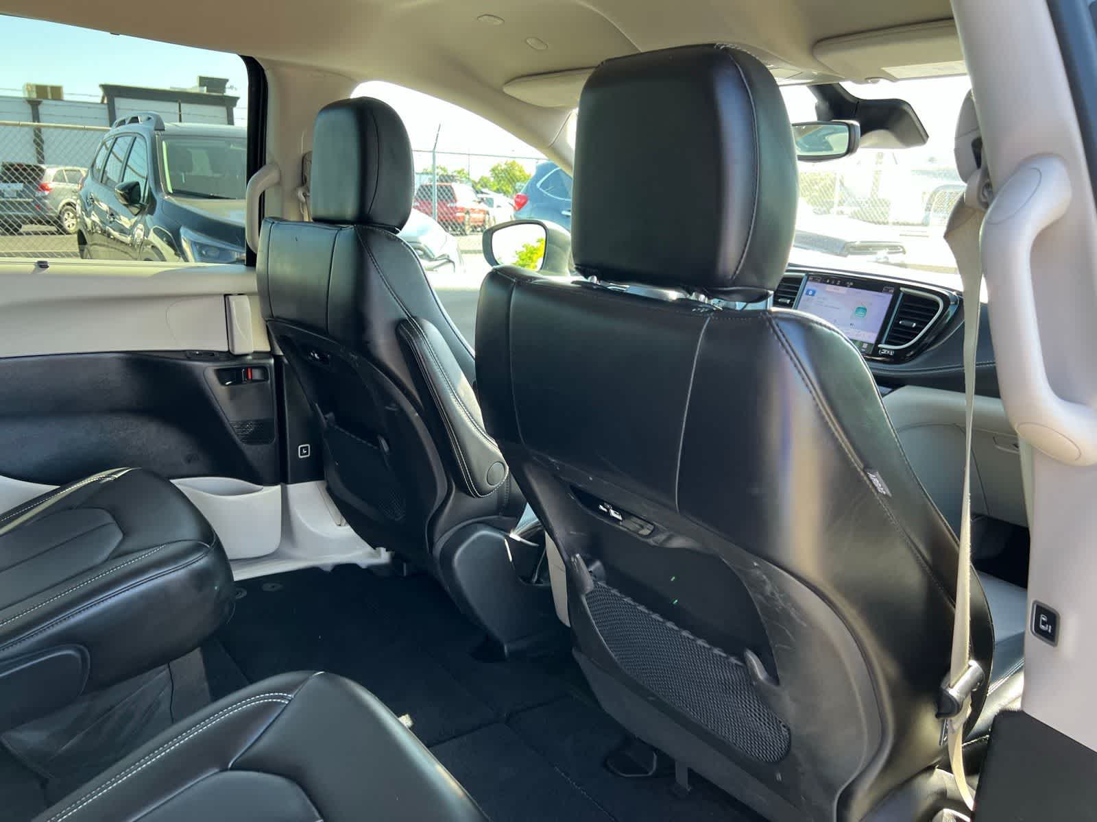 Thumbnail: 2023 Chrysler Pacifica - 21