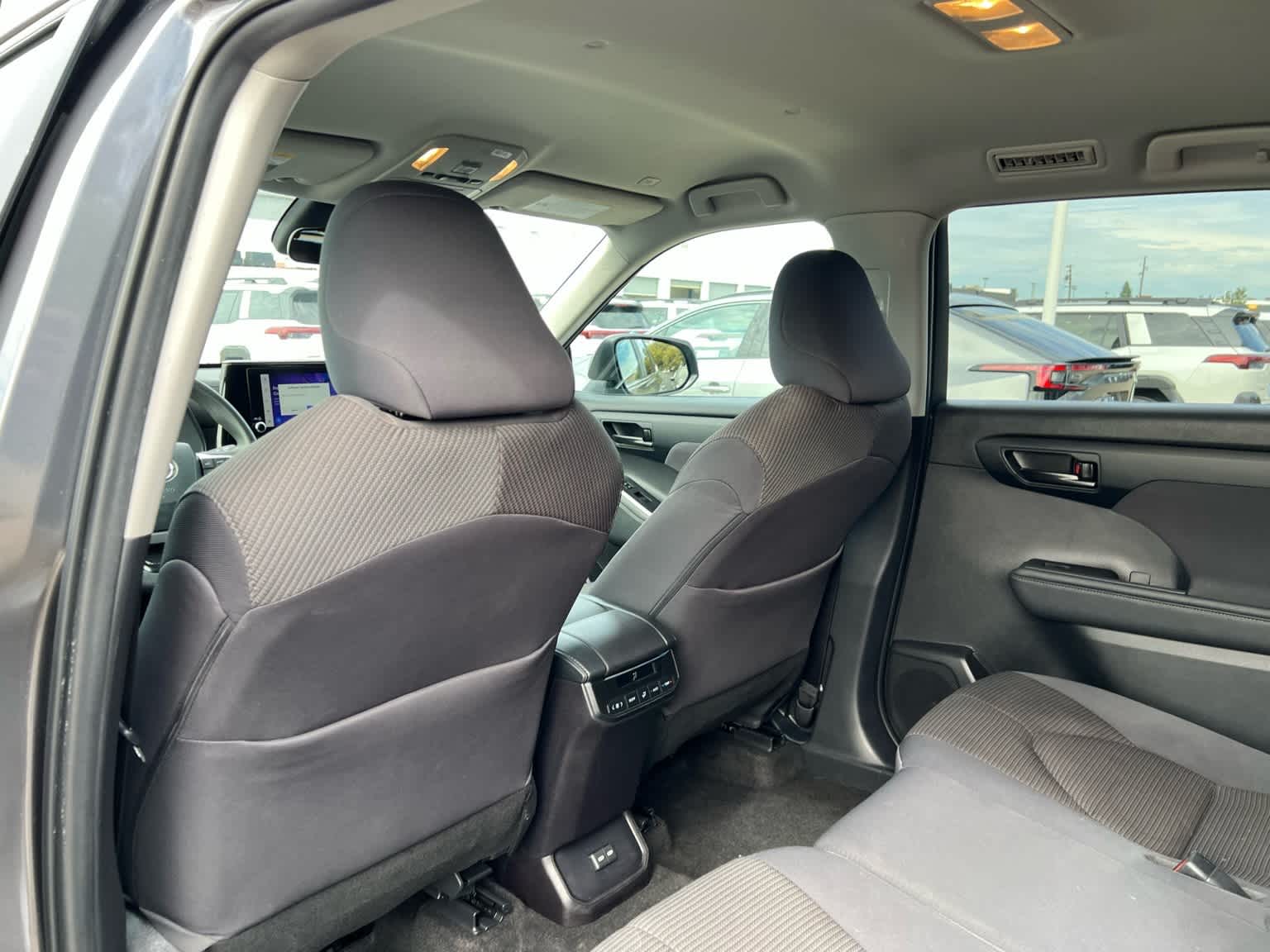 Thumbnail: 2023 Toyota Highlander - 18