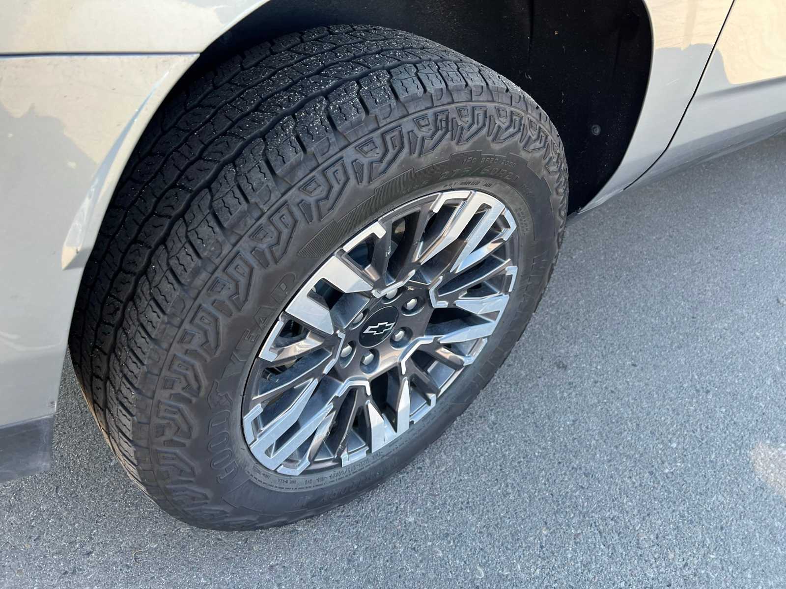 Thumbnail: 2025 Chevrolet Suburban - 19