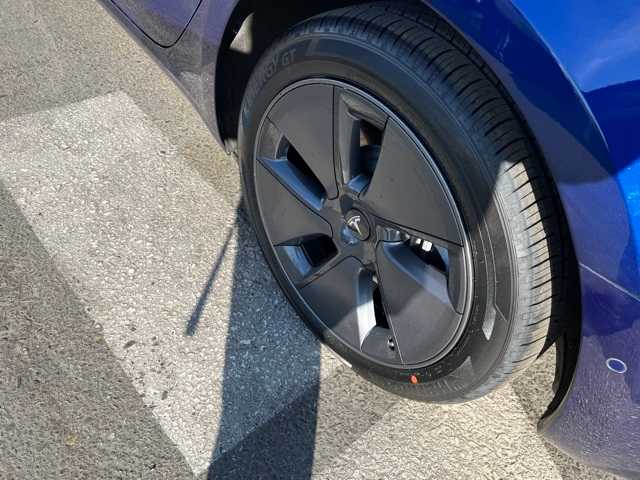 Thumbnail: 2022 Tesla Model 3 - 15