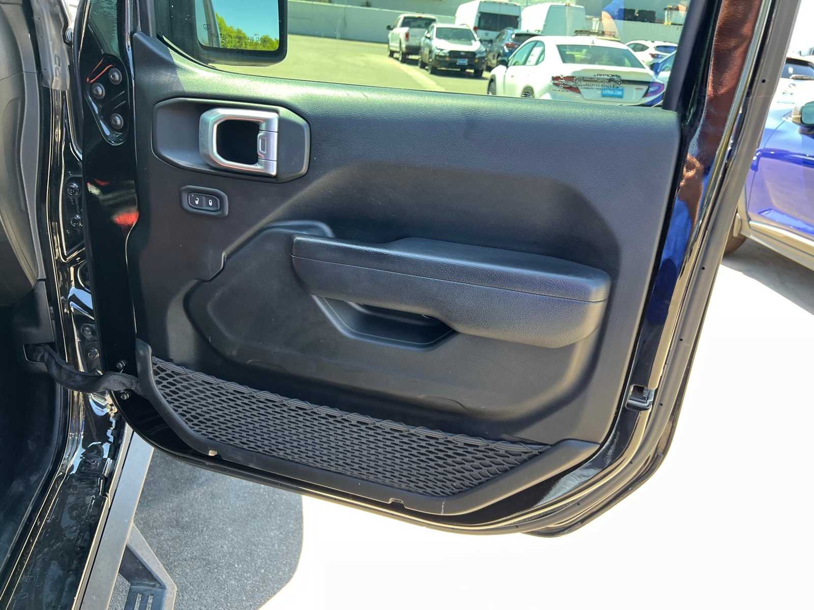 Thumbnail: 2022 Jeep Gladiator - 25