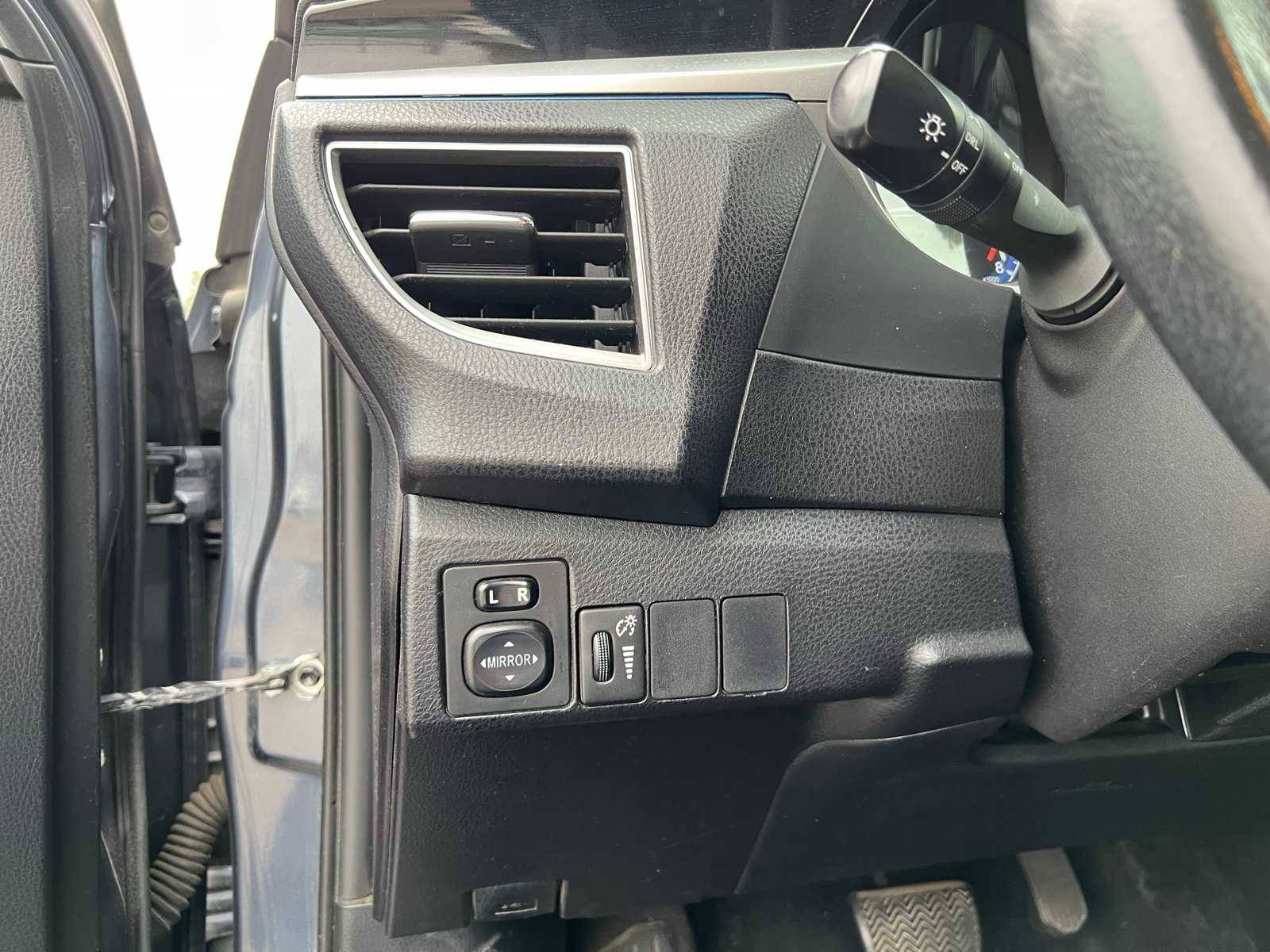 Thumbnail: 2015 Toyota Corolla - 29