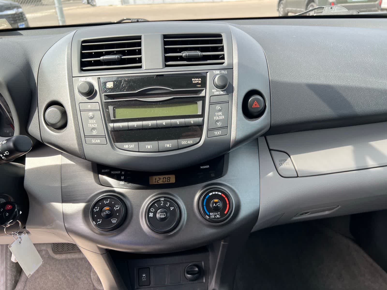 Thumbnail: 2010 Toyota RAV4 - 31