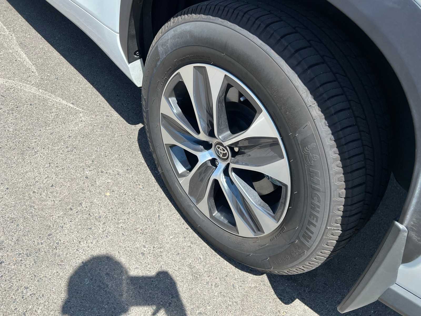 Thumbnail: 2021 Toyota Highlander - 17
