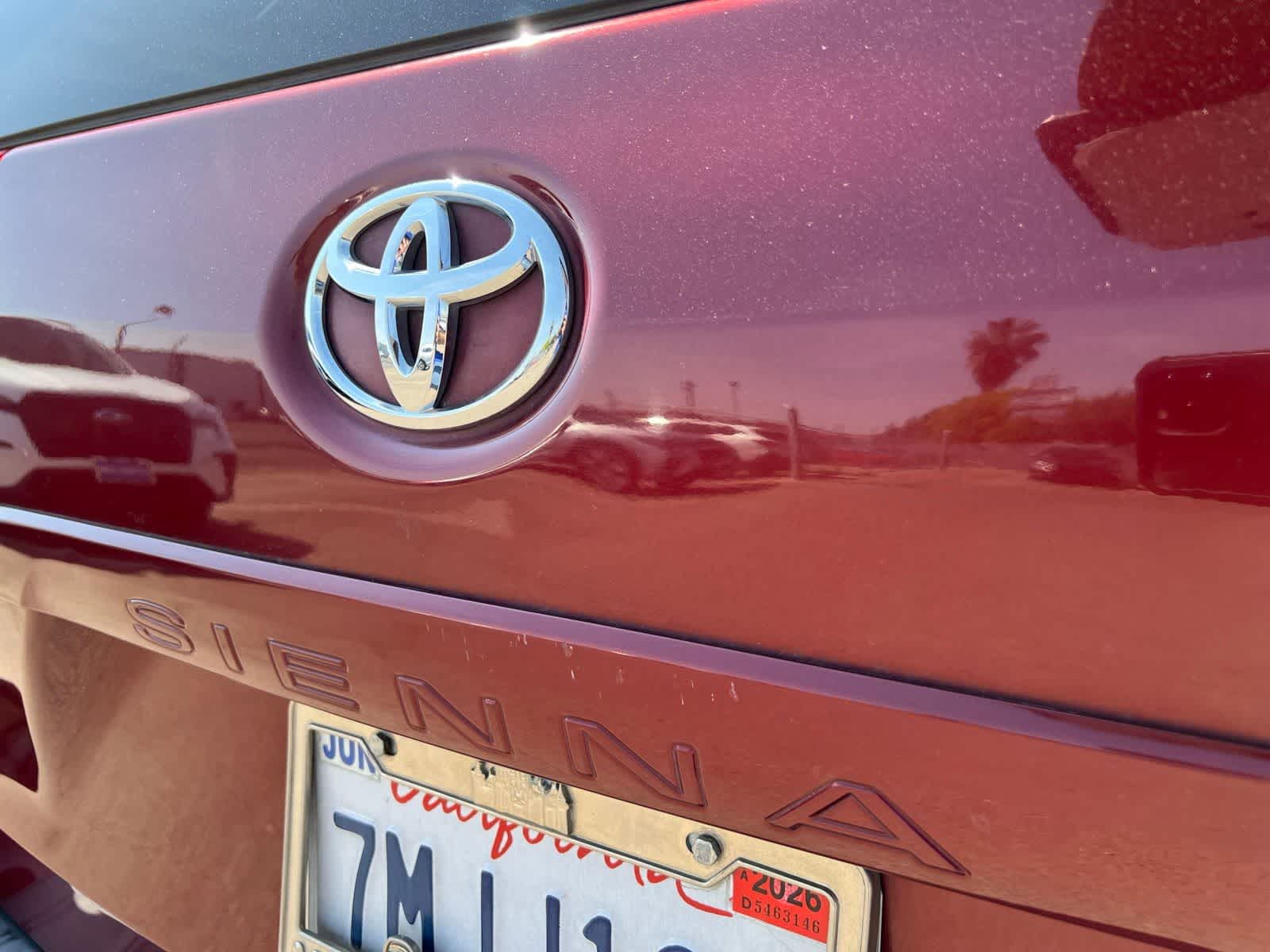 Thumbnail: 2014 Toyota Sienna - 4