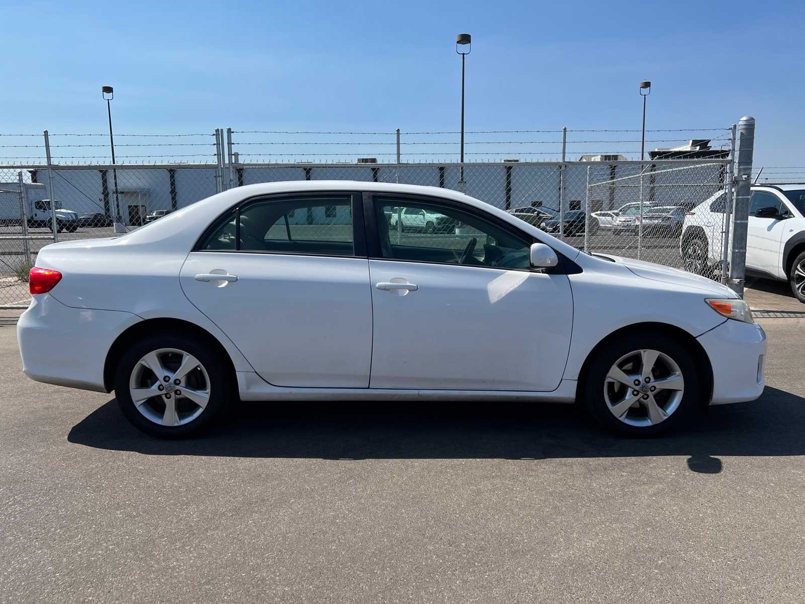 Thumbnail: 2011 Toyota Corolla - 10
