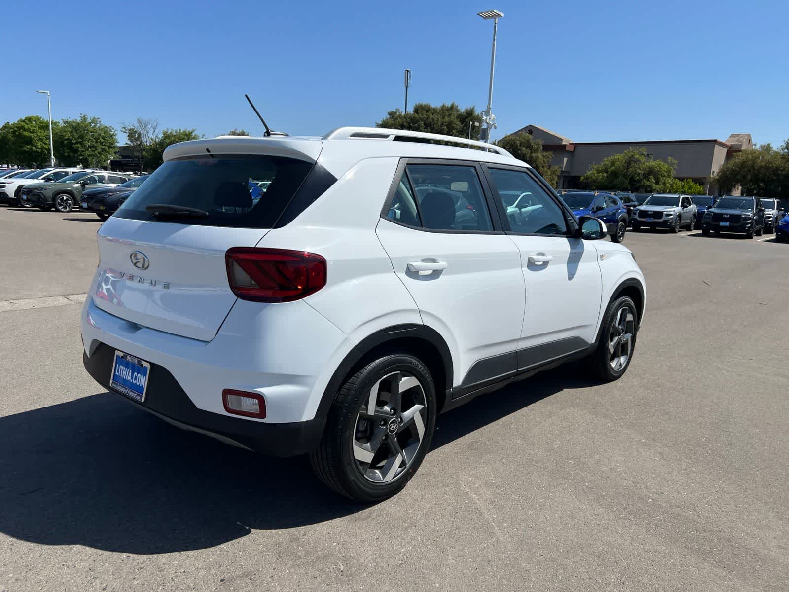 Thumbnail: 2023 Hyundai Venue - 7