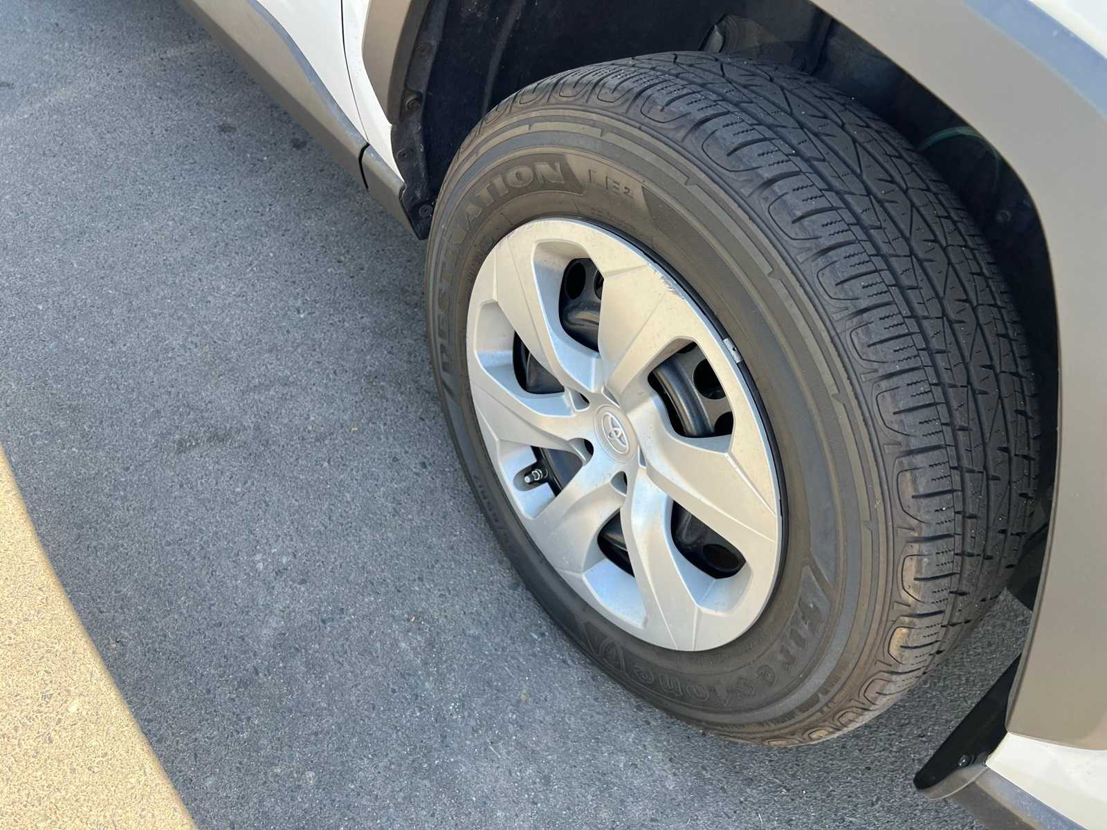 Thumbnail: 2021 Toyota RAV4 - 25