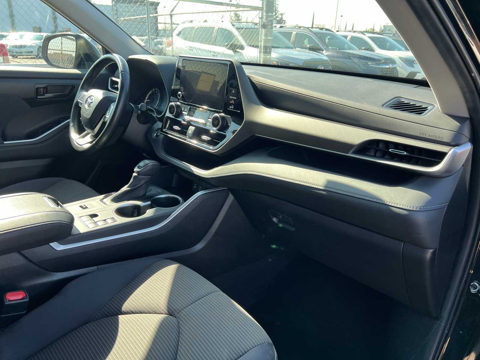 Thumbnail: 2023 Toyota Highlander - 26