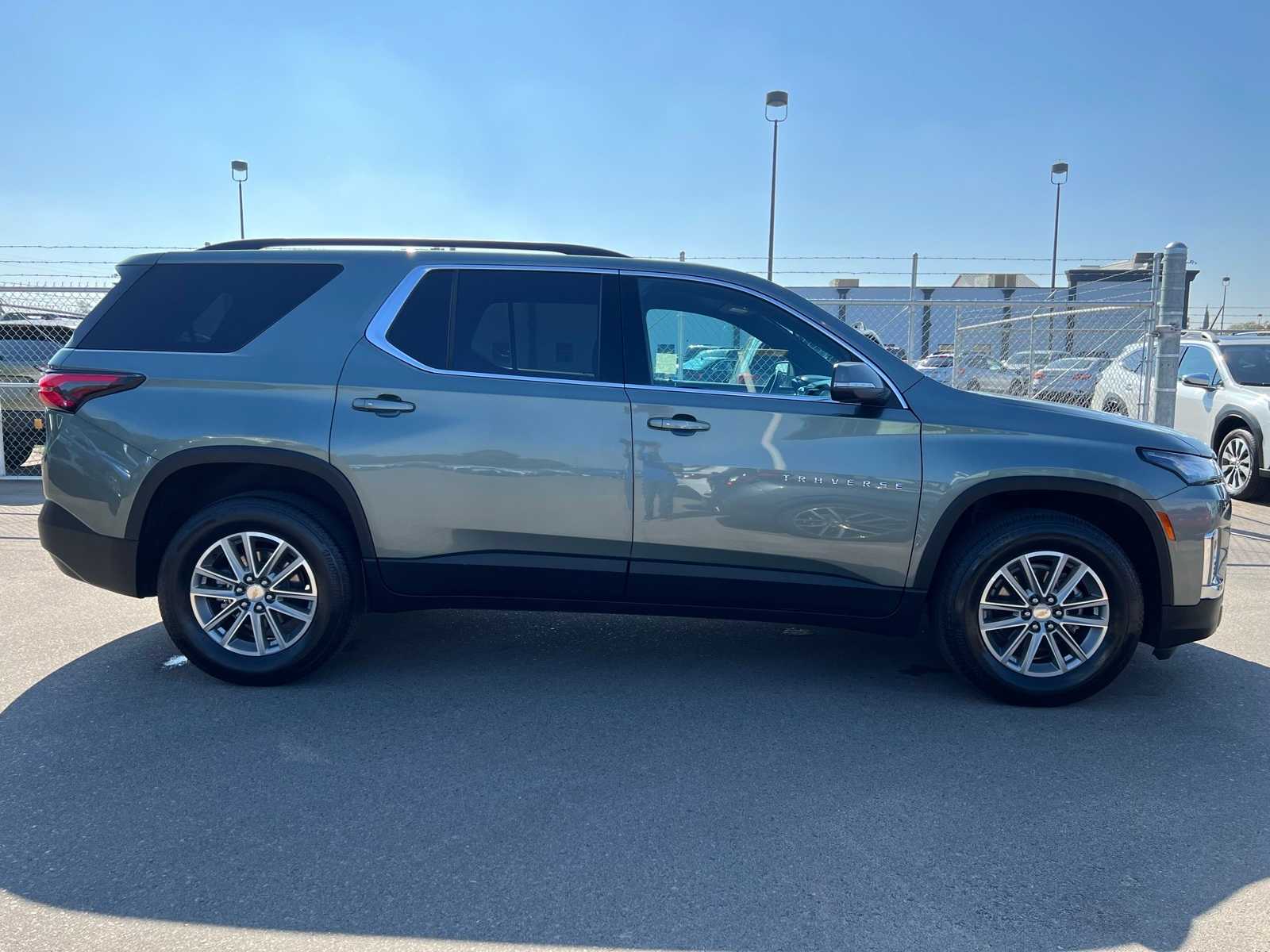Thumbnail: 2023 Chevrolet Traverse - 10