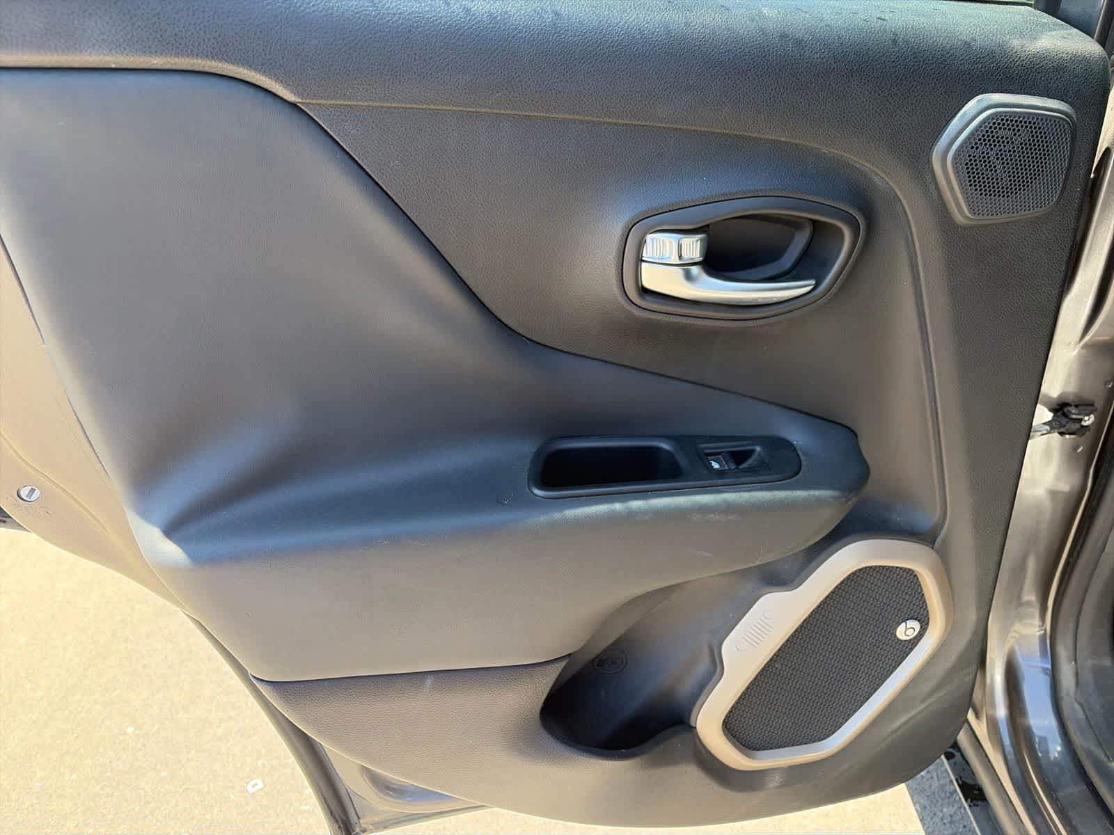 Thumbnail: 2016 Jeep Renegade - 17