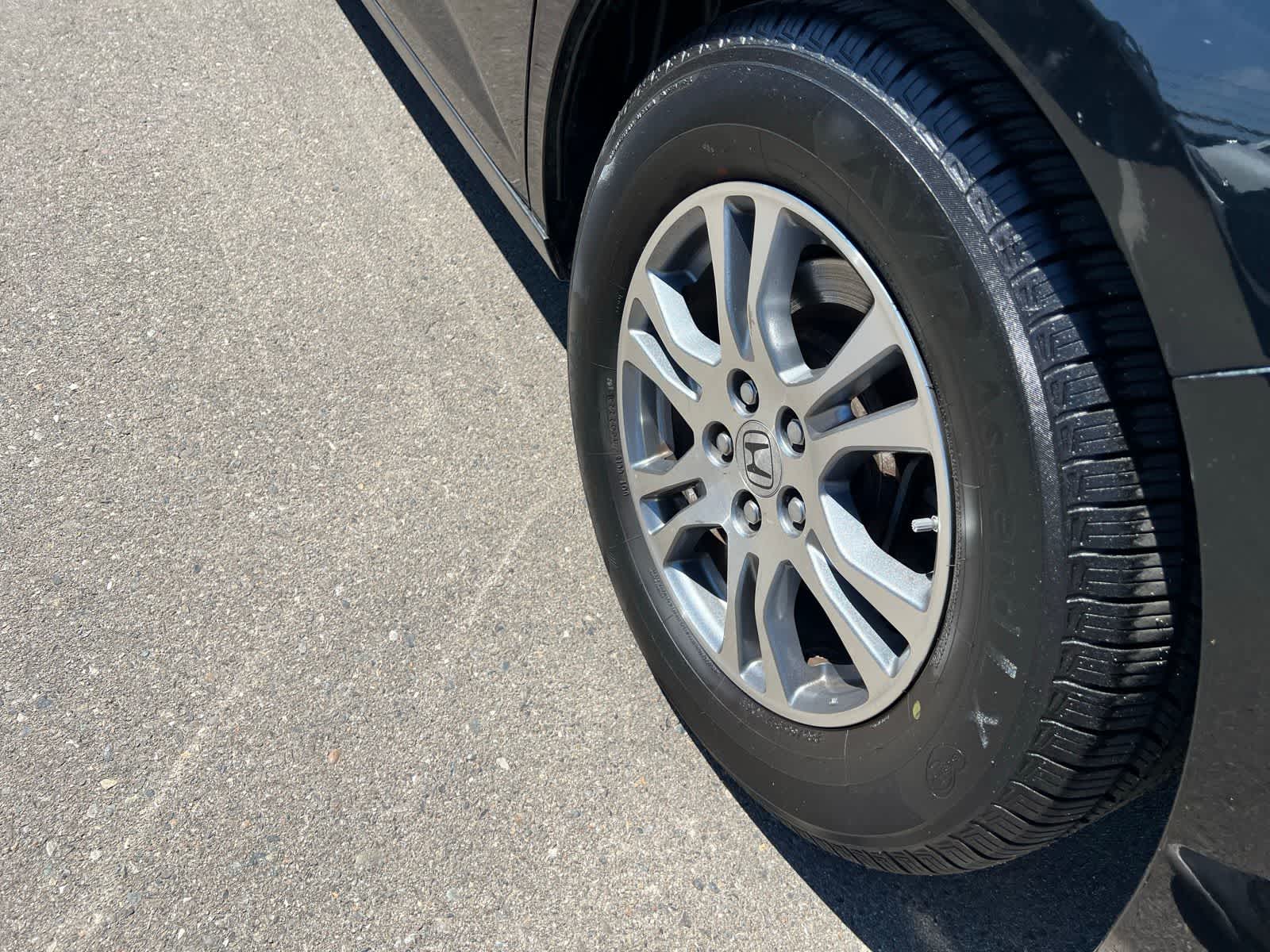 Thumbnail: 2011 Honda Odyssey - 16